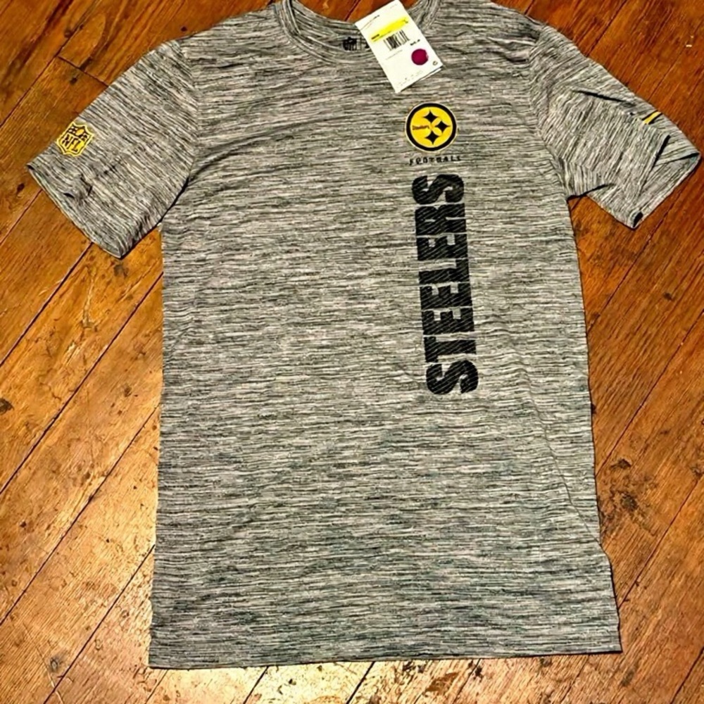 NEW WITH TAGS Nike Pittsburgh Steelers Dri-FIT Graphic Tee – Men’s Medium’s